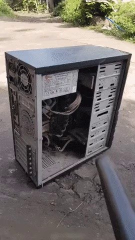パソコン本体に溜まったほこりの掃除が危険な理由