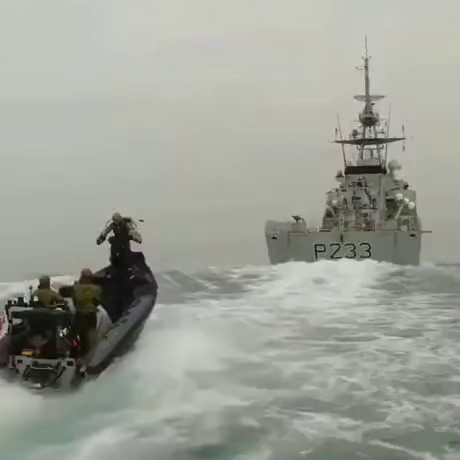 SOUNDジェットパックを使用する米海兵隊
