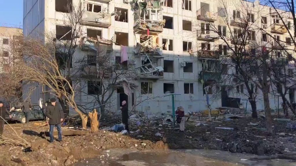 SOUND空襲でウクライナのアパートが破壊されたって。
