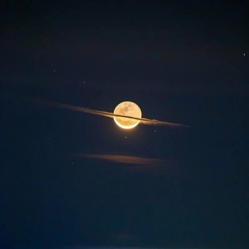 土星コスプレをする月jpg