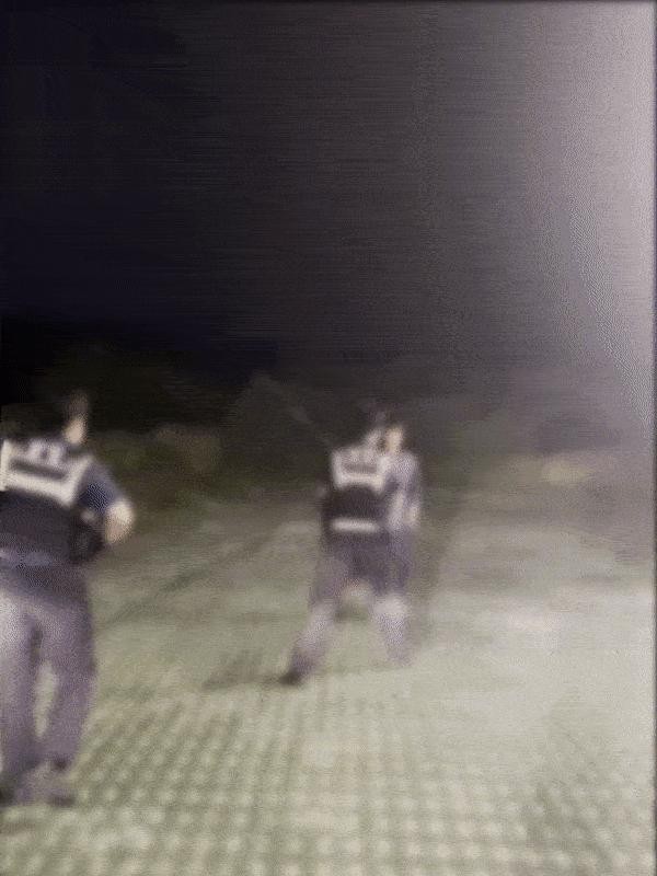 済州酒場で凶器乱闘、50代の警察官が長棒で制圧映像