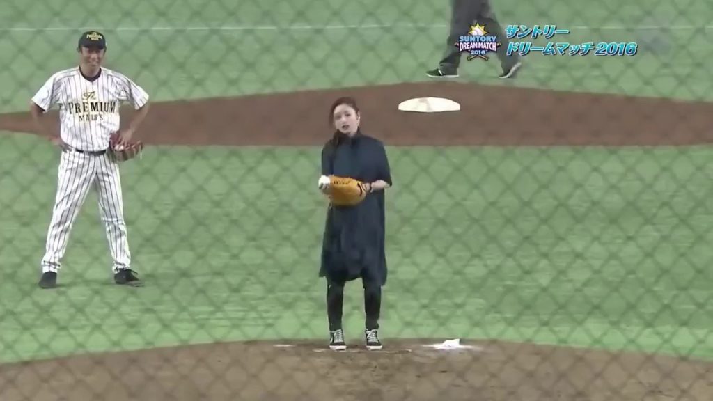 SOUND野茂英雄の竜巻の投球フォームを真似た日本の女優