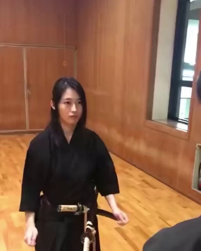 SOUND寿司女の剣術