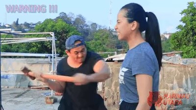 タイ女子ムエタイ選手腹部強化訓練GIF