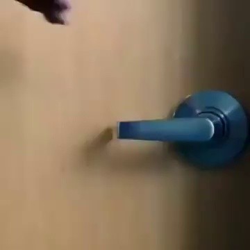 (SOUND)ノックをしないでドアを開けたら