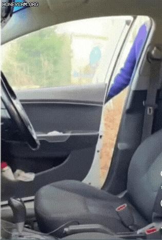 妻の車出発前のセッティングgif