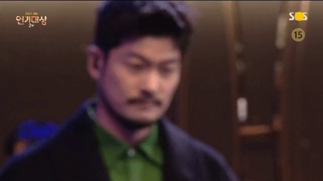 SBS演技大賞チャン·ギハ登場。