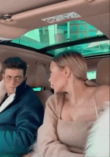 車の中で彼氏に内緒で嗅いでみろという白人妻子gif