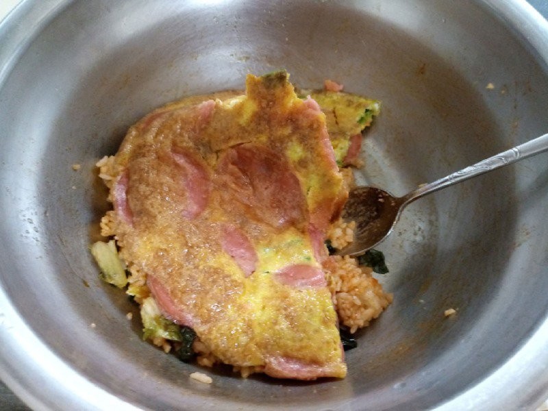 ピンクソーセージ、卵焼き、サンチュビビンバ