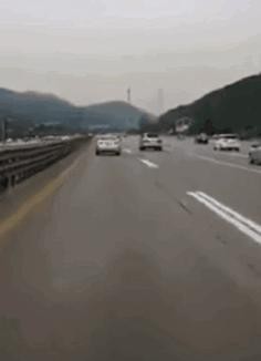 居眠り運転GIF