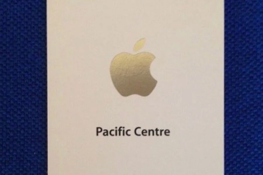 アップル社の男性がオークションに出品した名刺