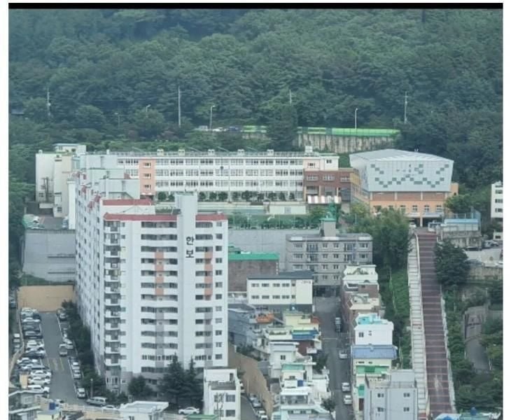 釜山のある中学校のレジェンド上り坂の実際の姿