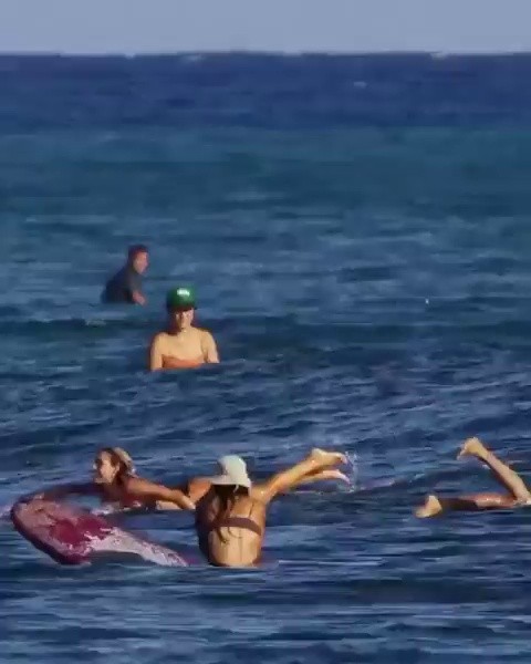 (SOUND)西洋ビキニ妻子のサーフィン技術