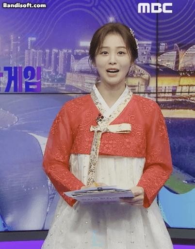韓服を着たパク·ヨンギョンアナウンサー - アジア大会