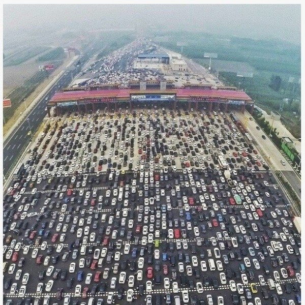 中国の50車線の道路
