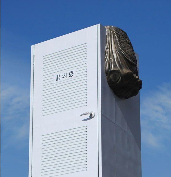 光化門の李舜臣銅像補修の際に使った隠し幕