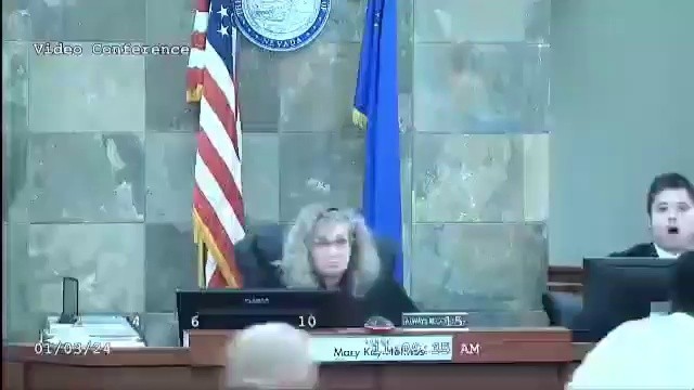 (SOUND)判決中の裁判官を攻撃した男