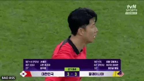 試合終了後、完全に悲喜こもごもの韓国とマレーシアの選手たち