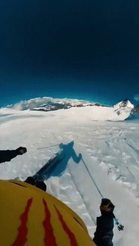 アルプスでスキーをしていて氷河クレバスに落ちた