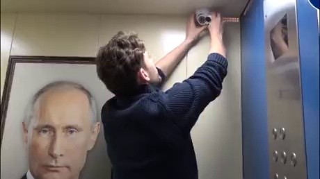 (SOUND)エレベーターでプーチンの写真を見たロシア人の反応