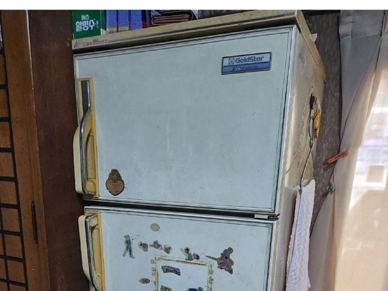 1980年代 冷蔵庫を今も使用中の家庭 jpg