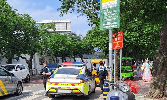慶州警察署、安全母未着用取り締まり…観光客に気づく