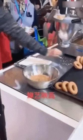深刻な中国マート試食コーナー