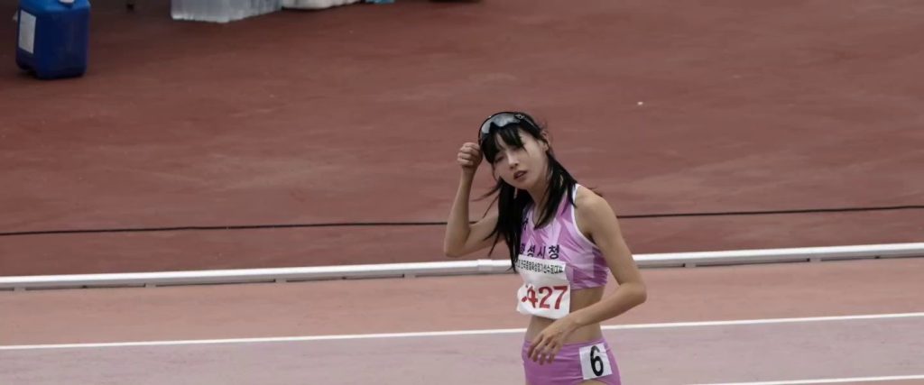 (SOUND)ピンクの華城市役所競技服+陸上下着のキム・ミンジ