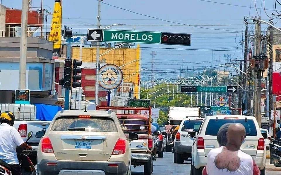 （後方）メキシコの路上交通状況