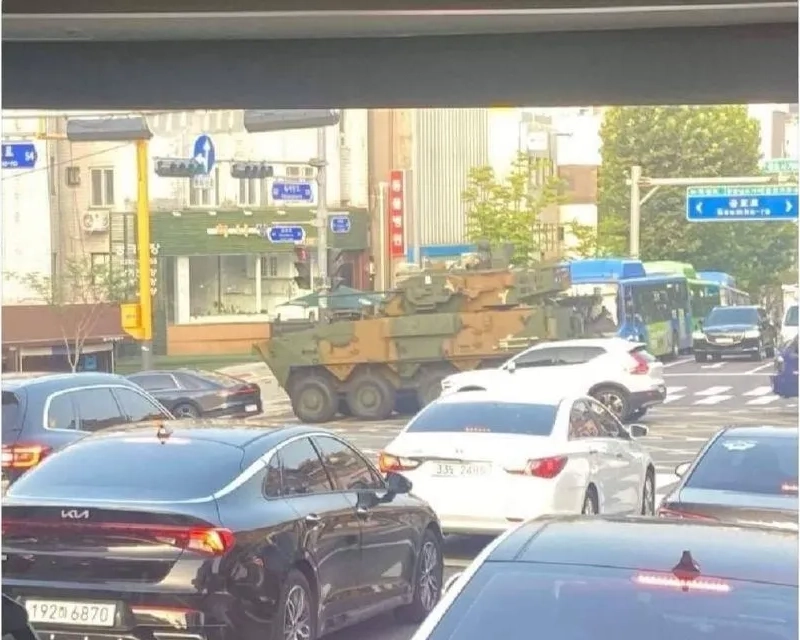 市内に登場した軍用車