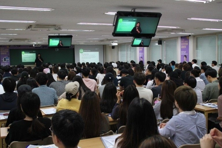 やや衝撃的な2024年公務員試験説明会の様子