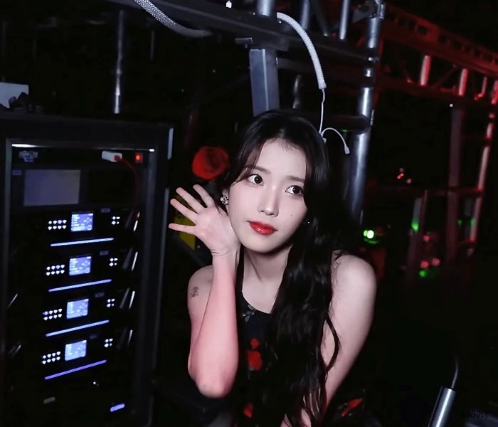 IU [IU TV]飛行機がありましたがありませんでした。 GIF