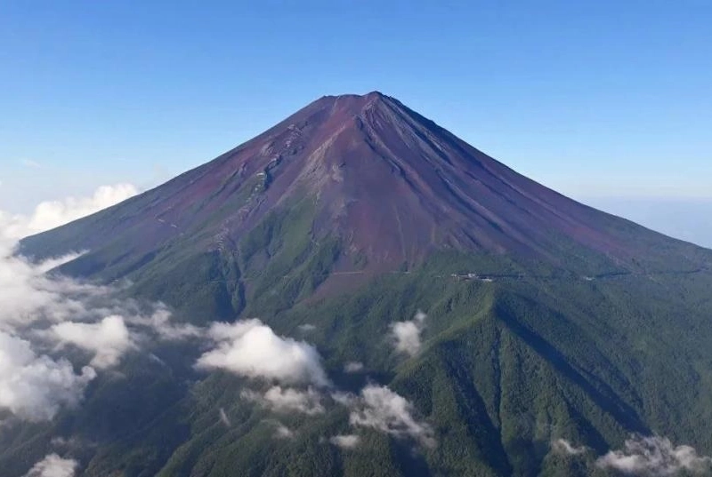 富士山130年ぶりに初めて