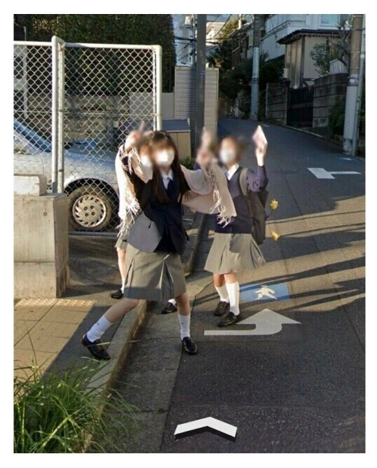 ロードビューに撮られた日本の女子中学生ジャン.jpg