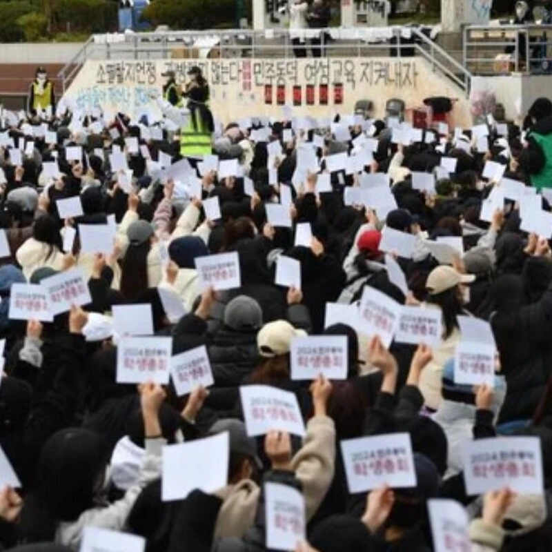 東徳女子大学工学転換賛否投票スパイラル学生