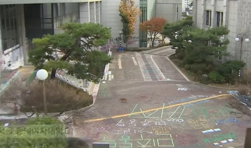 すべてロックされた東徳女子大学キャンパス