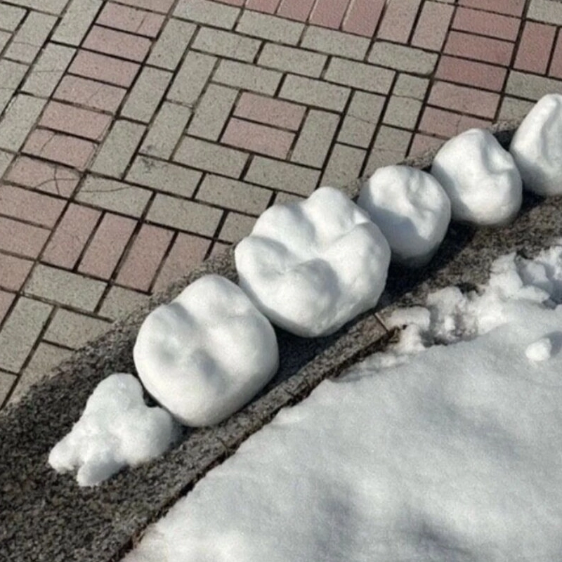 歯の前に作られた雪だるま