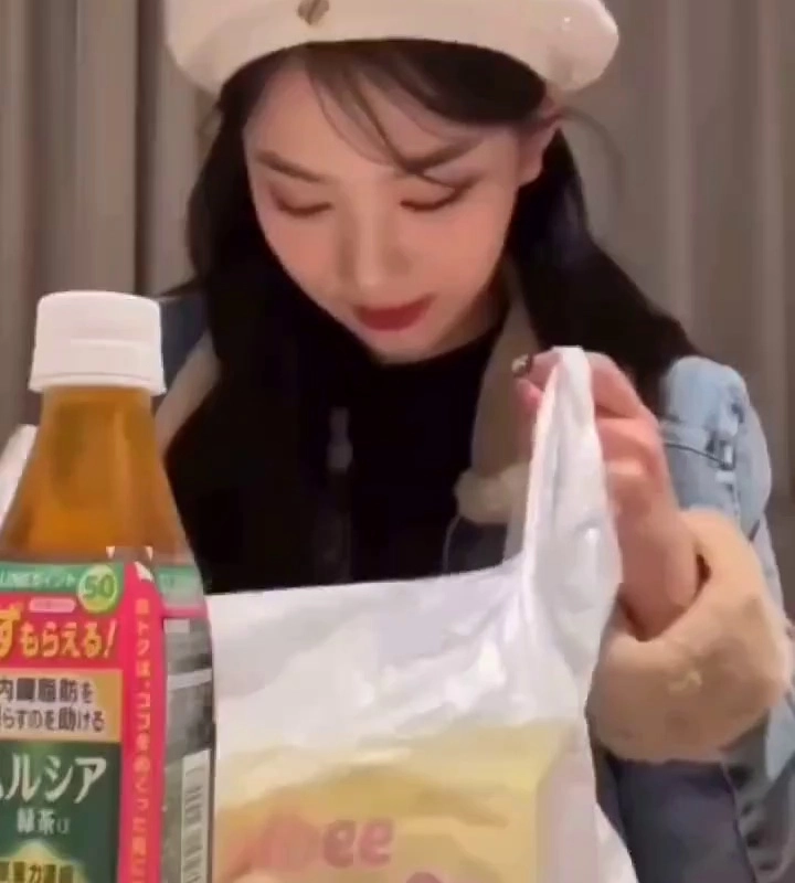 (SOUND)メロンパン初めて食べる人が驚く部分