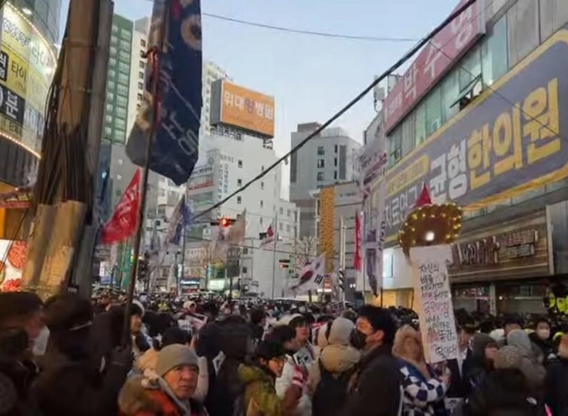 内乱の力圧迫）やっと安い！