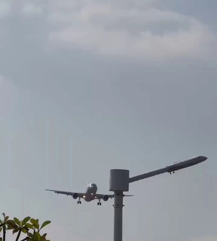 (SOUND)一ヶ月前、着陸中にセテと衝突したエアチャイナ航空機ㄷㄷㄷ