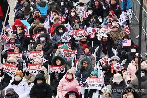 太極旗部隊集会には若い人だけがいる