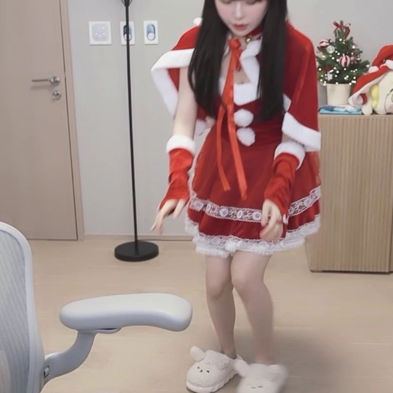 クリスマスプレゼントがきちんと与えられました。サンタガールの友情