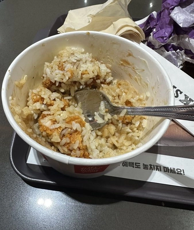 KFCで今ご飯を売っています。