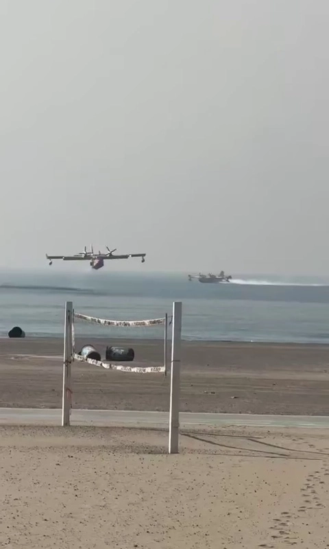 (SOUND)LA火災鎮圧用の海水を満たす飛行機