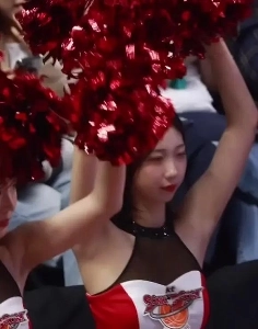 チアリーダーチャン・ユジン脇の下
