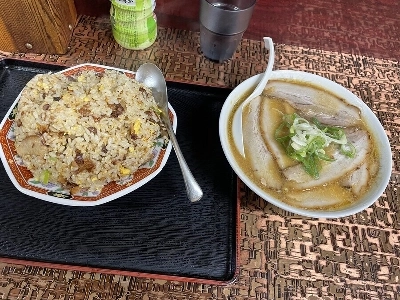 チャーハン1人前にサービススープ.jpg