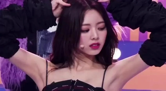 YUNA ARMPIT