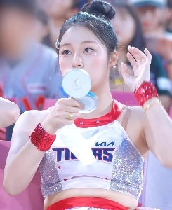 Yoo Sebin Cheer