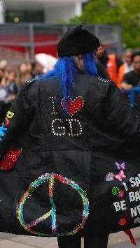 G-ドラゴンパリコンサートファンの衣装