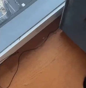 ボーイフレンドの家で見つかったイヤリング